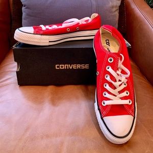 NWT Red Women's Converse All Star Chuck Taylor Low